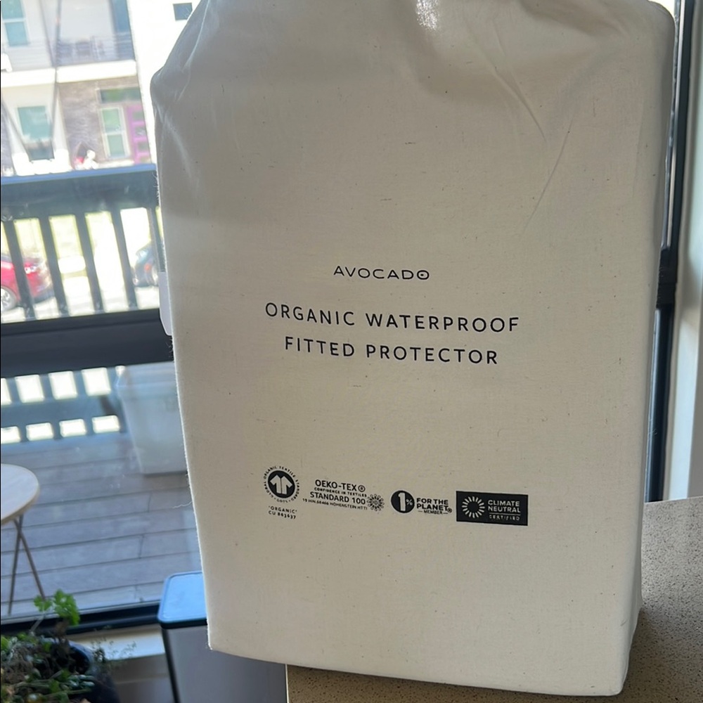 Avocado Organic Waterproof Fitted Protector - Cream